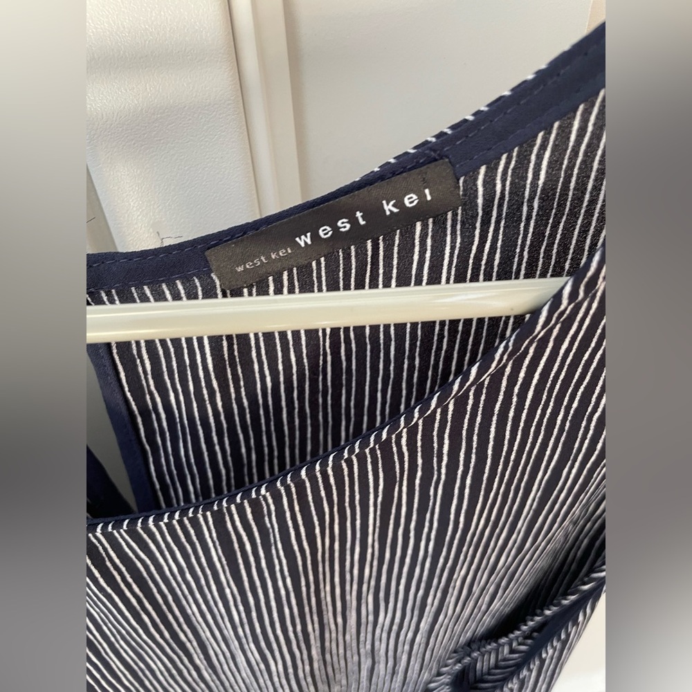 West Kei Carey tie front blouse sleeveless blue white stripes XL - Picture 3 of 9